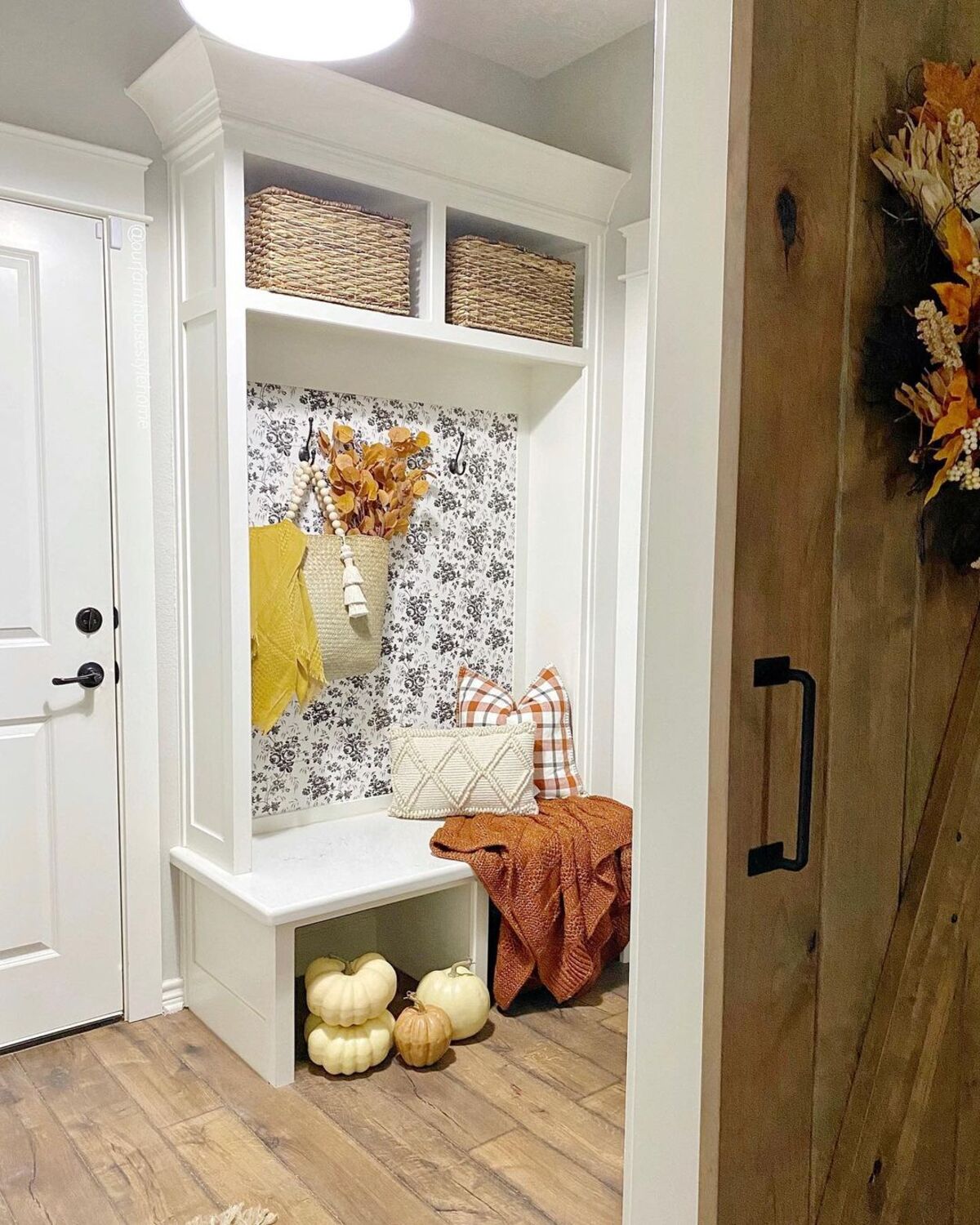 ideas for a stylish and functional mudroom in fall 20