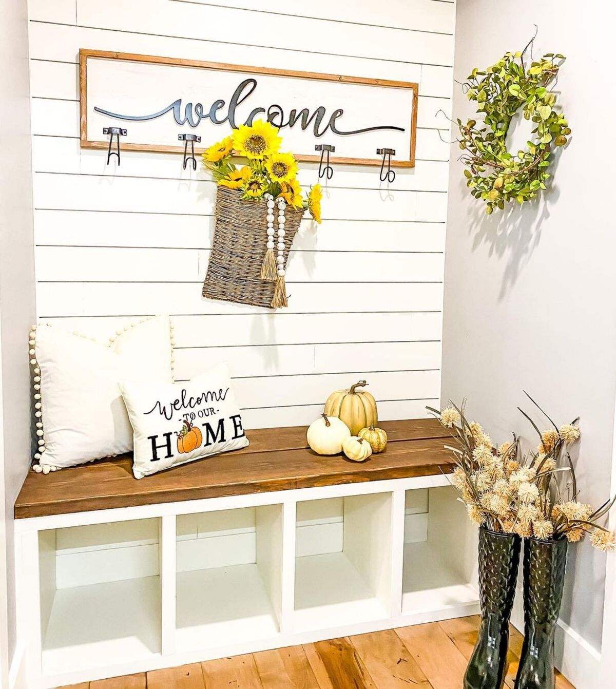 ideas for a stylish and functional mudroom in fall 21