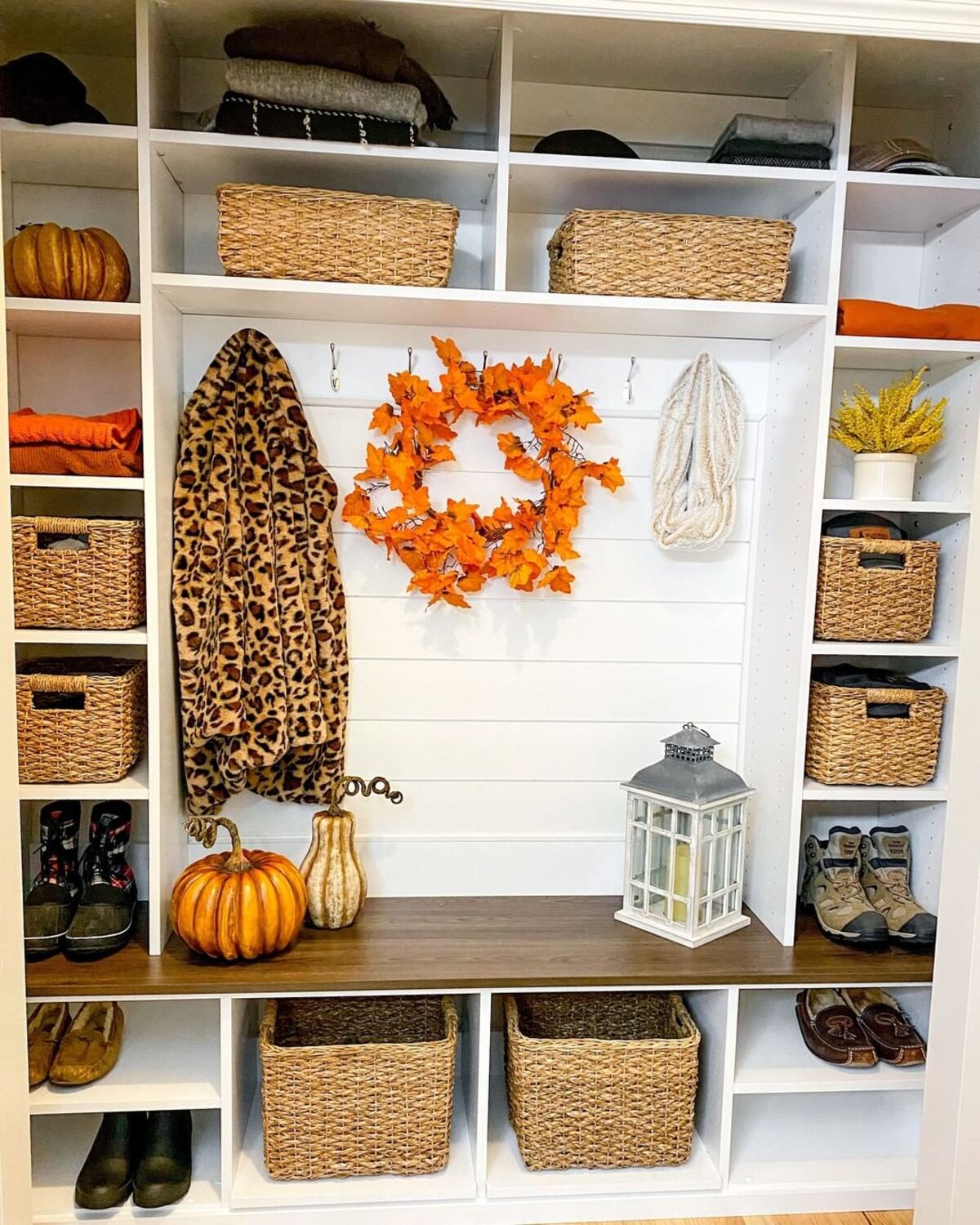 ideas for a stylish and functional mudroom in fall 22
