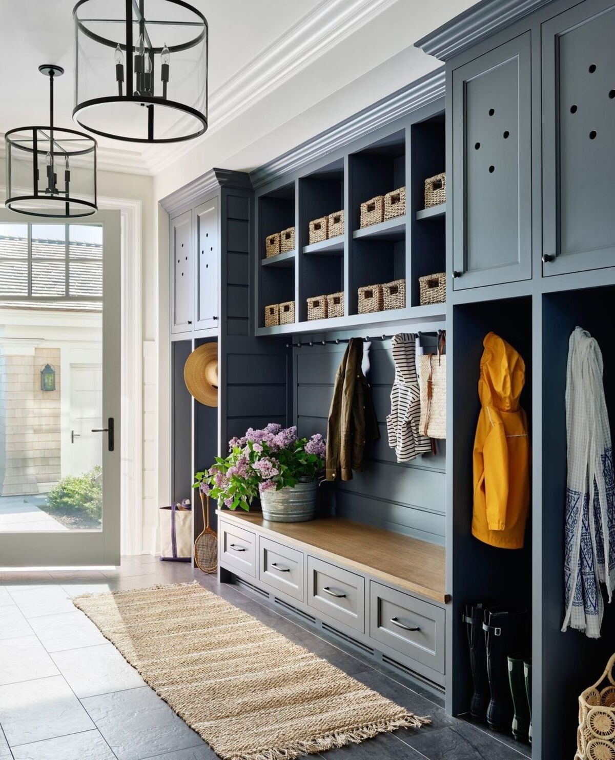 ideas for a stylish and functional mudroom in fall 4