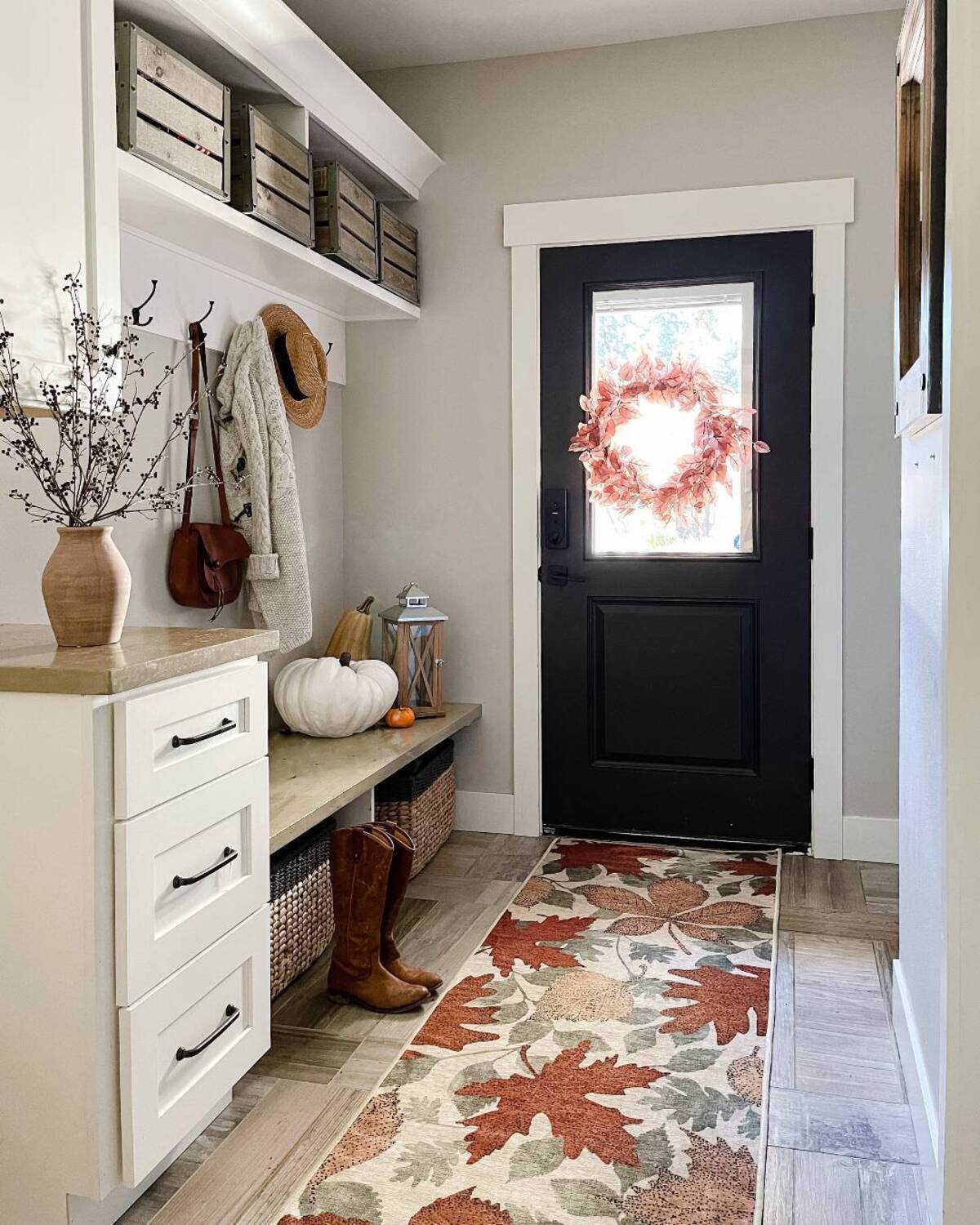 ideas for a stylish and functional mudroom in fall 8