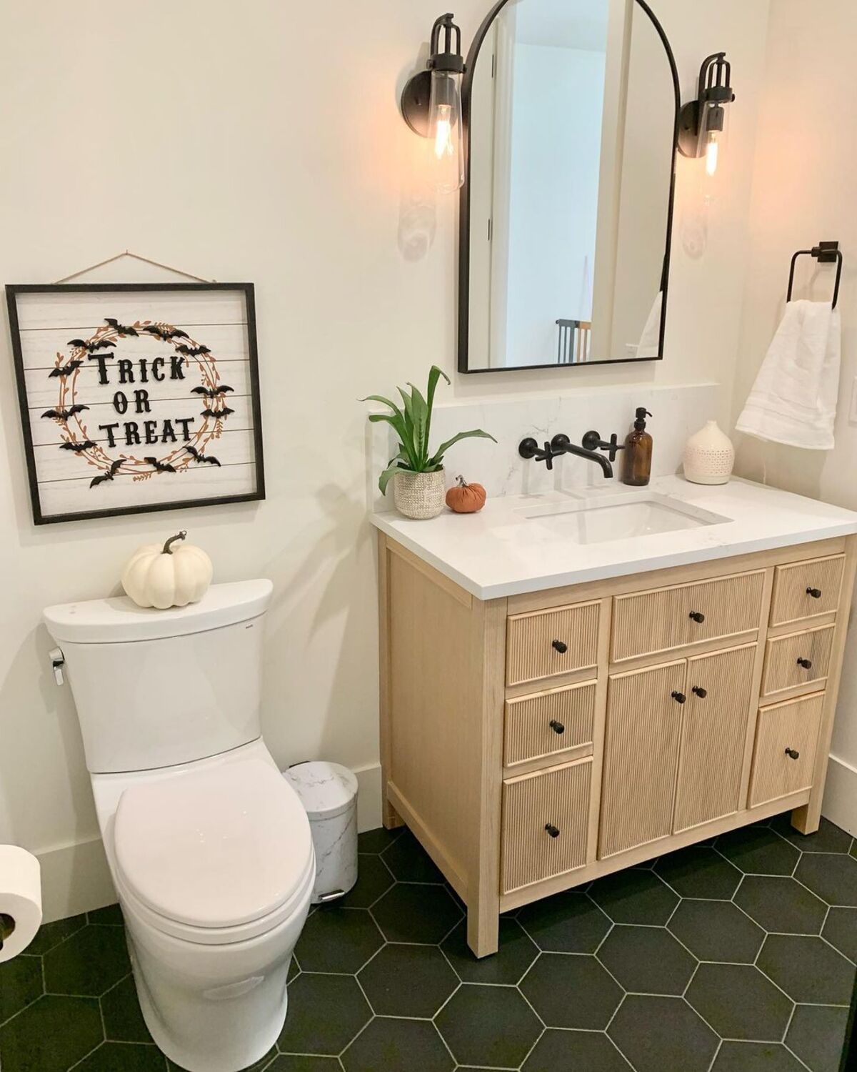 fall bathroom decor ideas 19