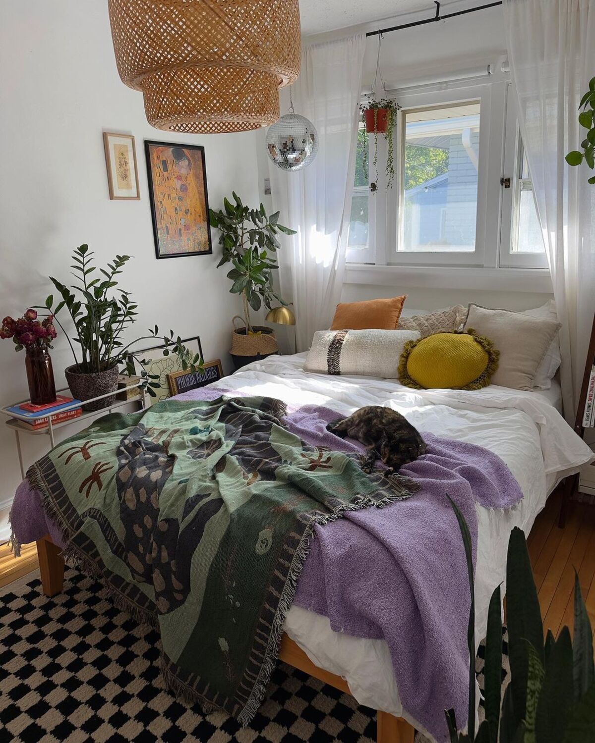 small bedroom makeovers 4