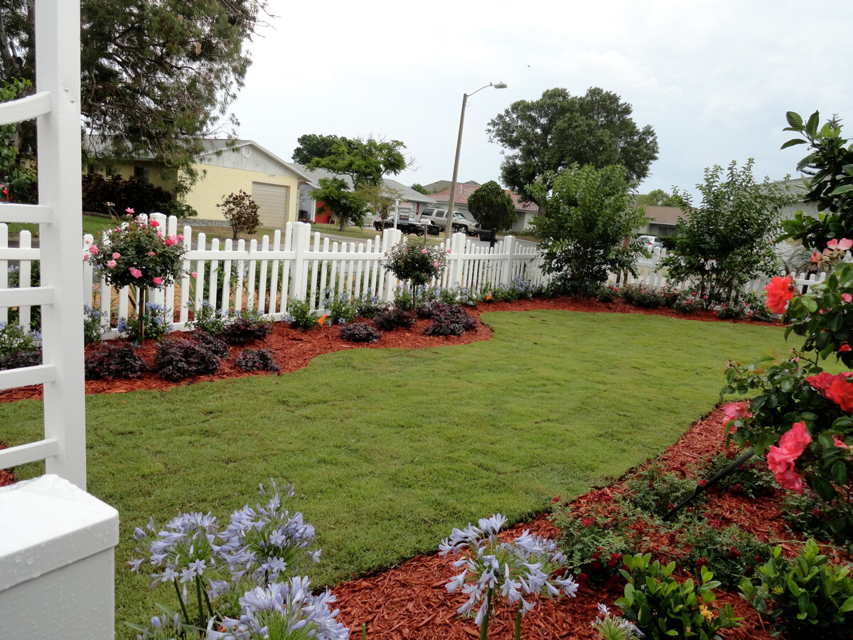 beautiful backyard flower gardens 7