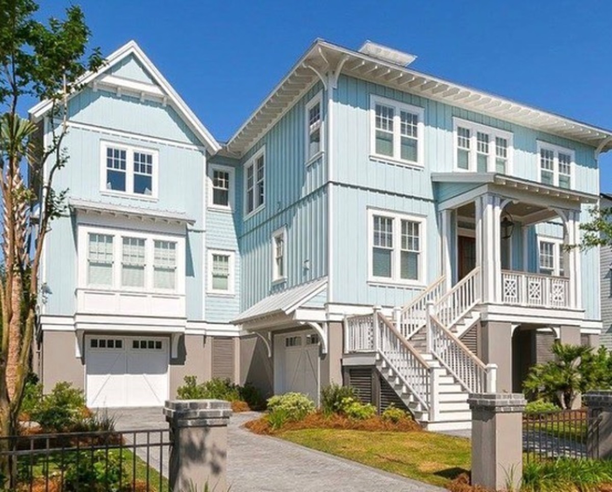 coastal homes with colors 1