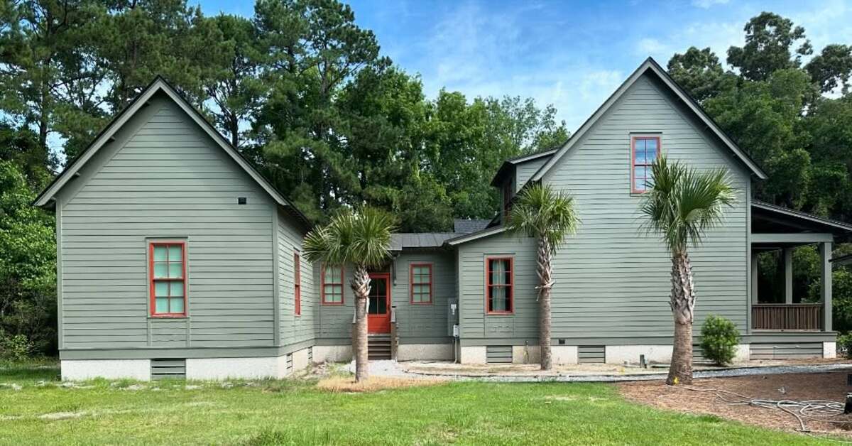 coastal homes with colors 2