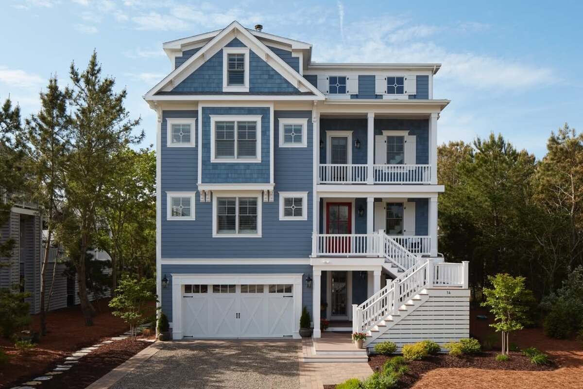 coastal homes with colors 4