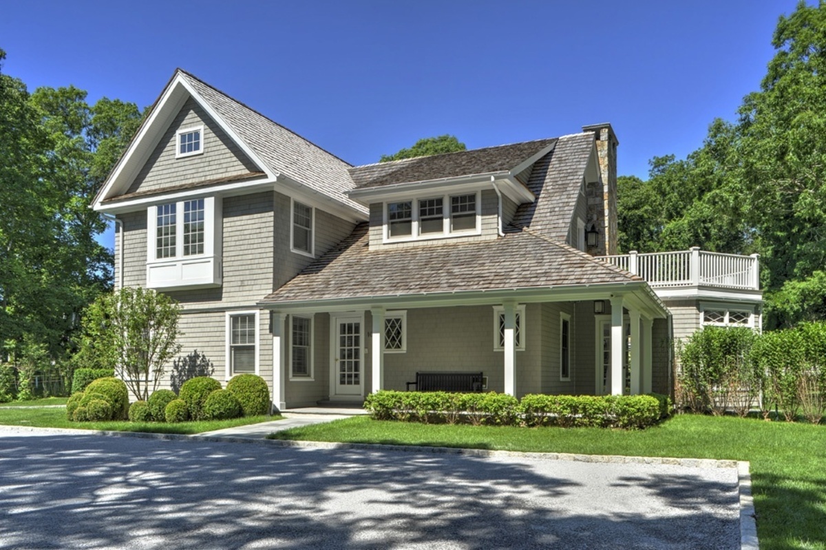 coastal homes with colors 5