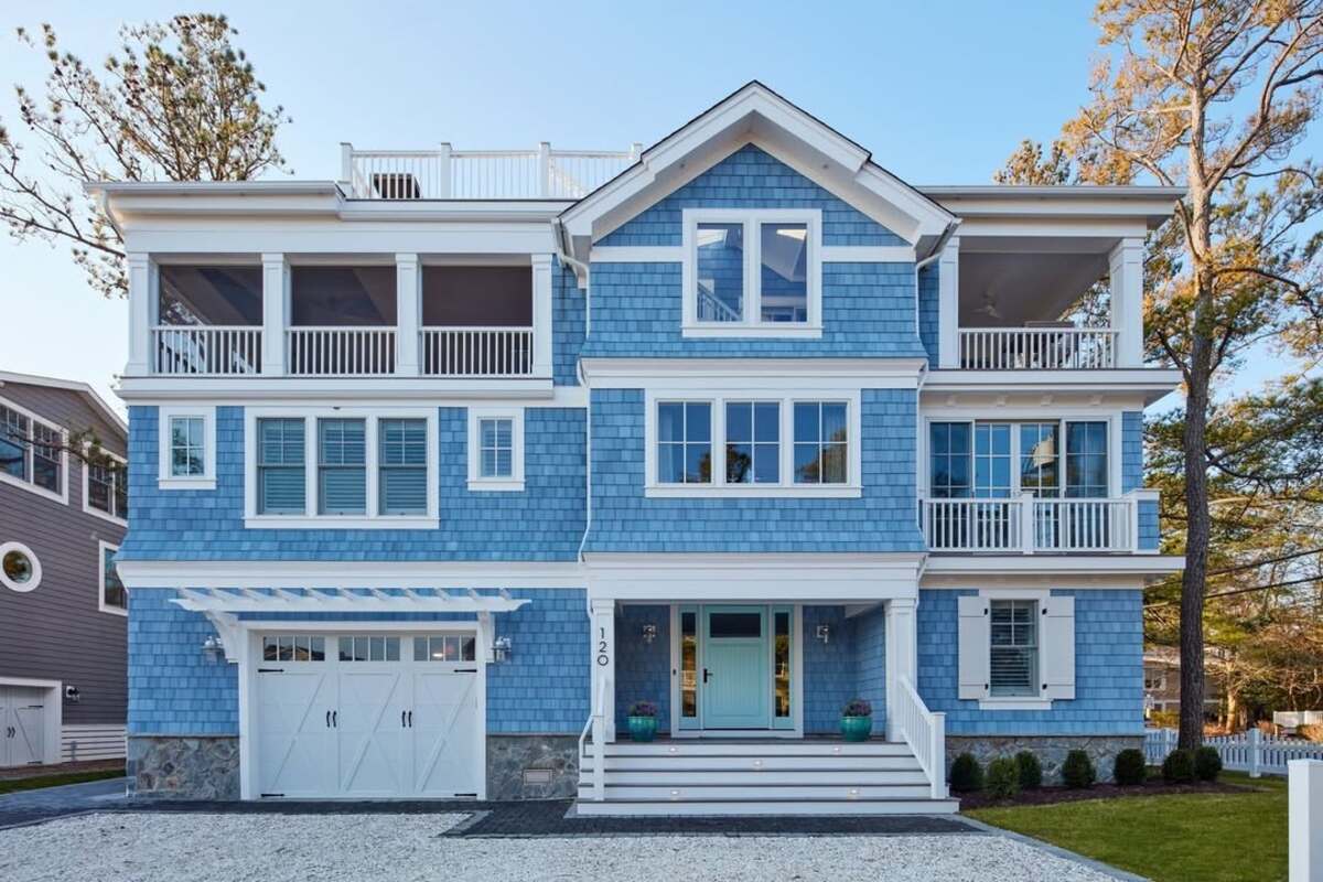 coastal homes with colors 6