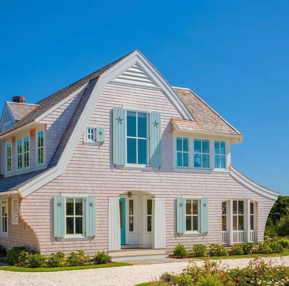 coastal homes with colors 7