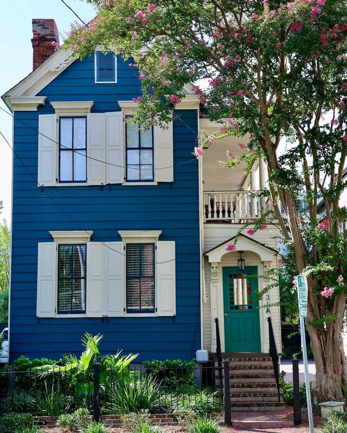 coastal homes with colors 8