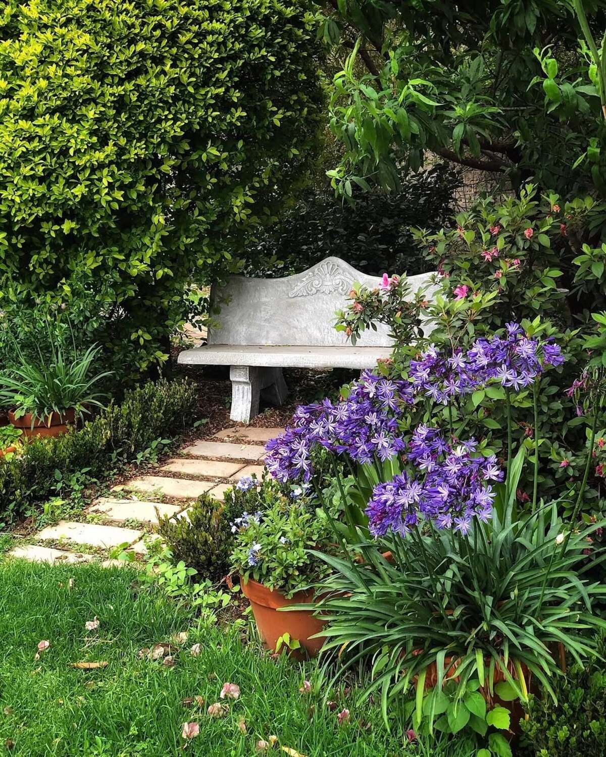 charming garden nook ideas for a cozy retreat 13