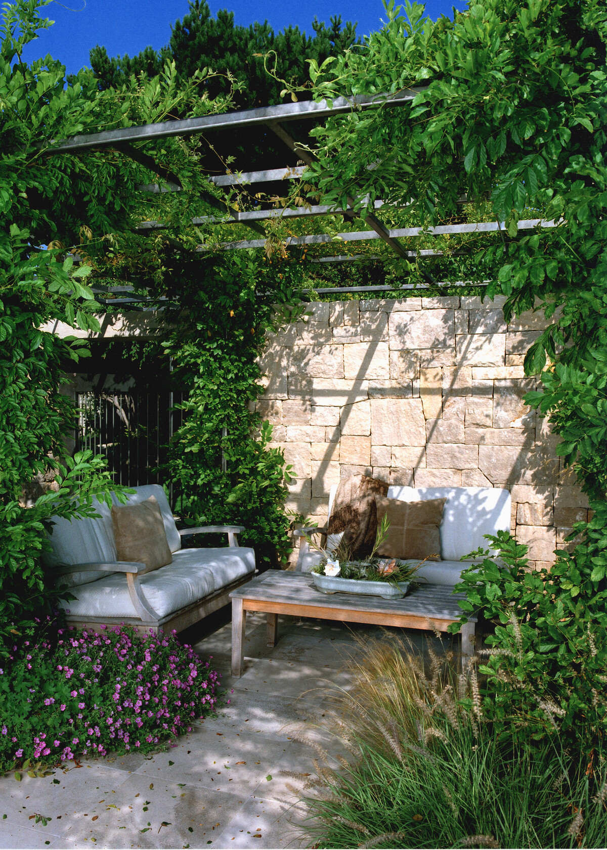 charming garden nook ideas for a cozy retreat 6