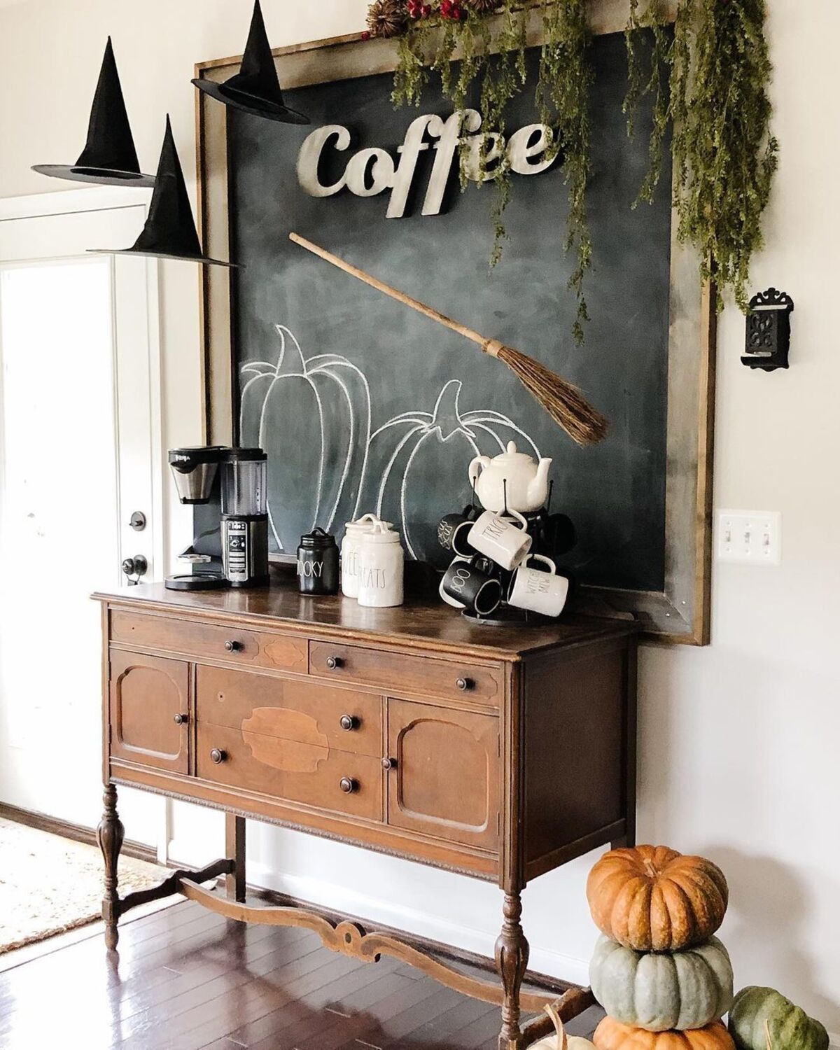 creative fall chalkboard ideas to decorate home 26