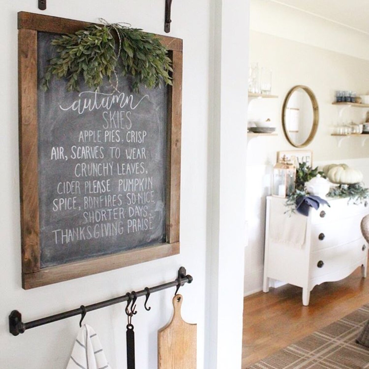 creative fall chalkboard ideas to decorate home 9