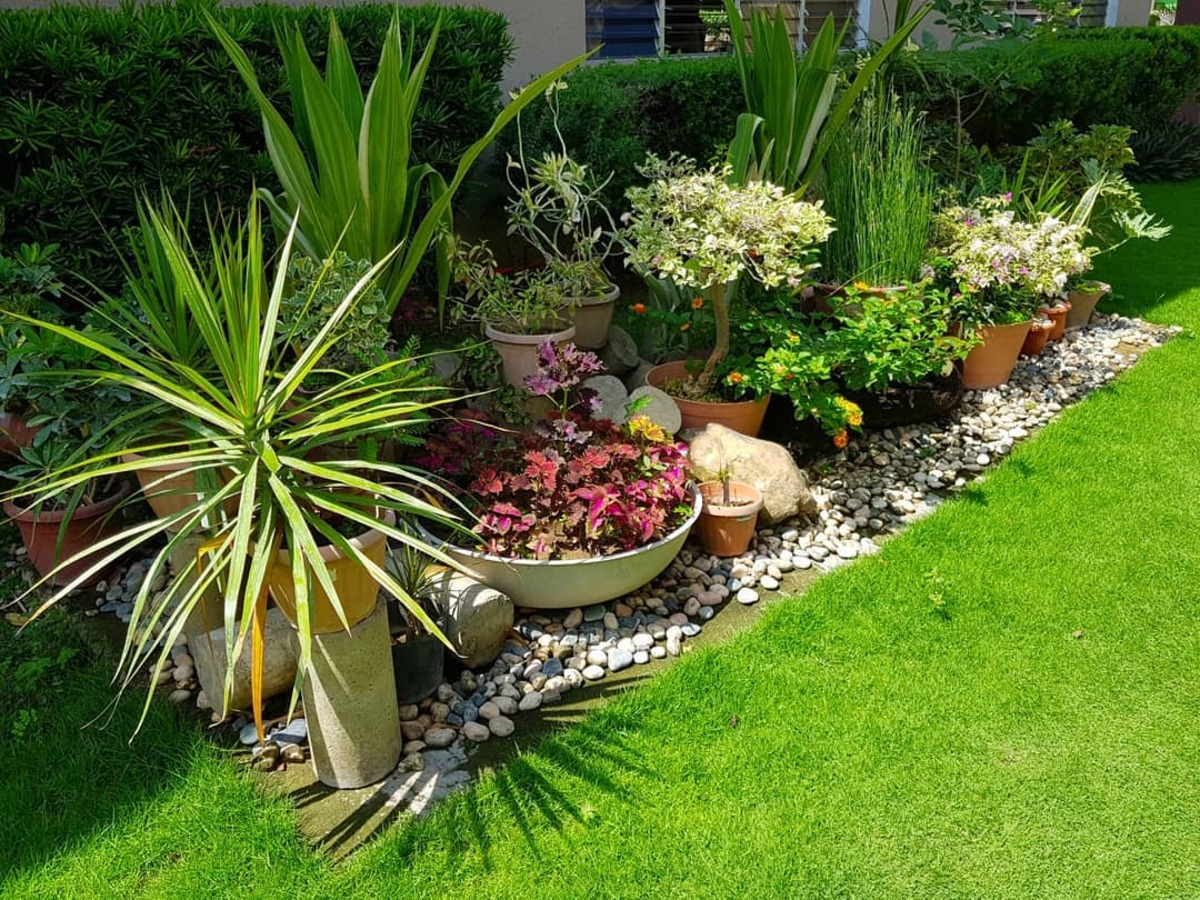creative rock landscaping ideas for corners in yard 1
