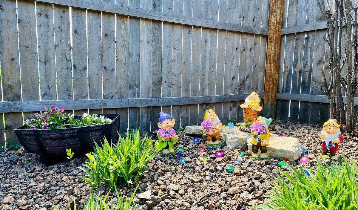 creative rock landscaping ideas for corners in yard 10