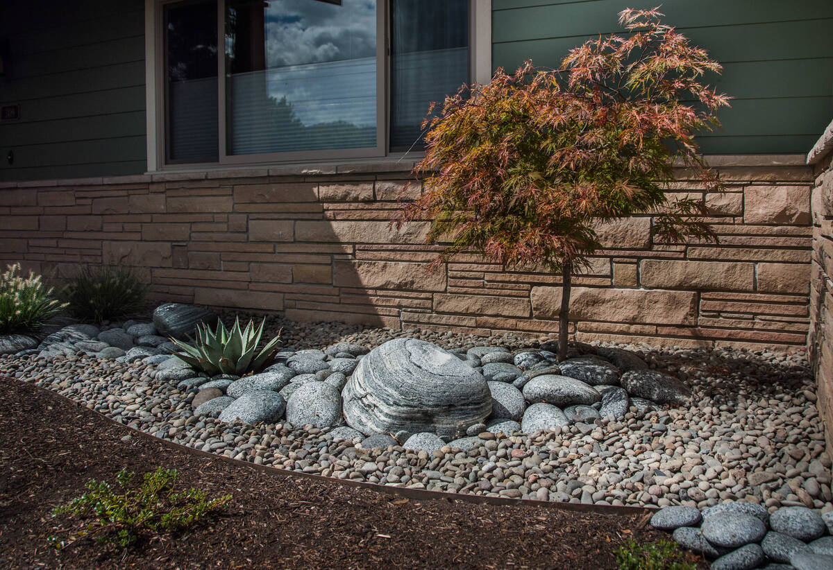 creative rock landscaping ideas for corners in yard 18