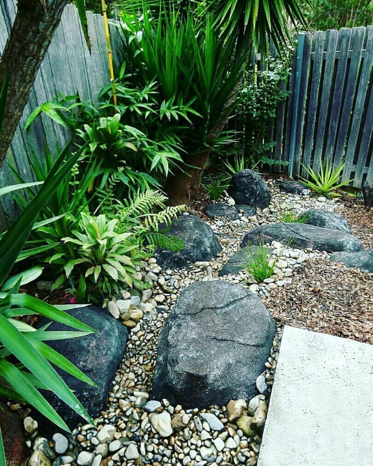 creative rock landscaping ideas for corners in yard 3