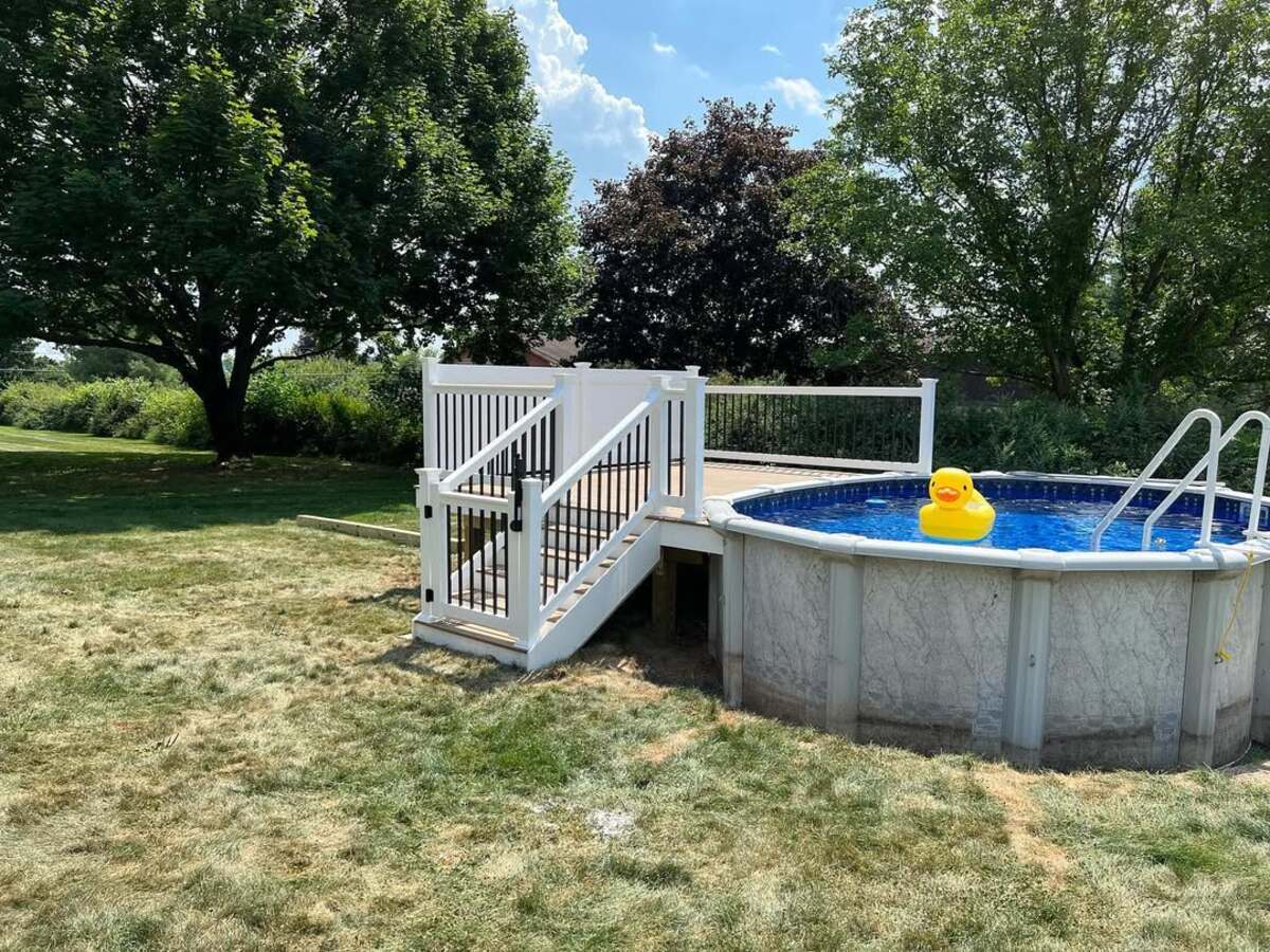 creative ways to add privacy to above ground pool deck 6