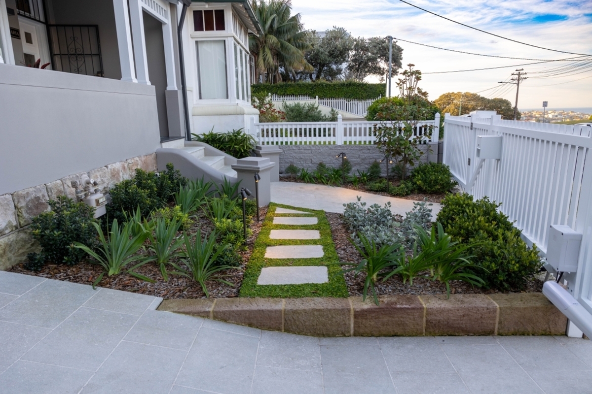 simple front yard landscaping ideas 11