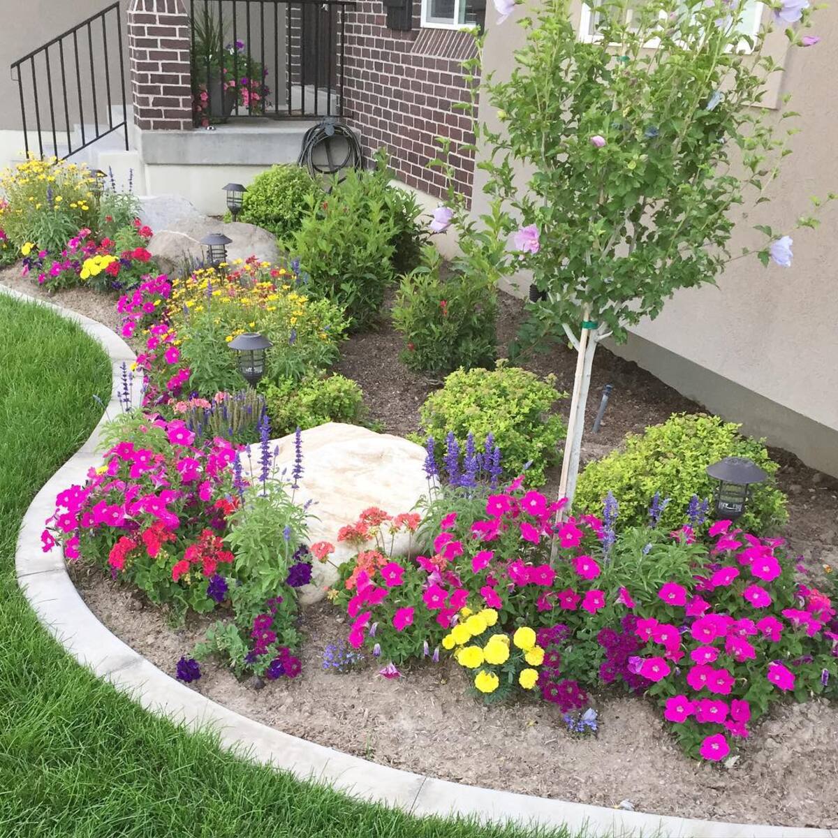 simple front yard landscaping ideas 13