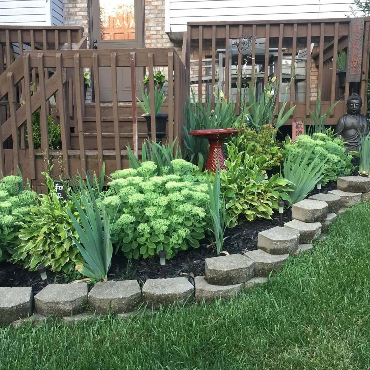 simple front yard landscaping ideas 14
