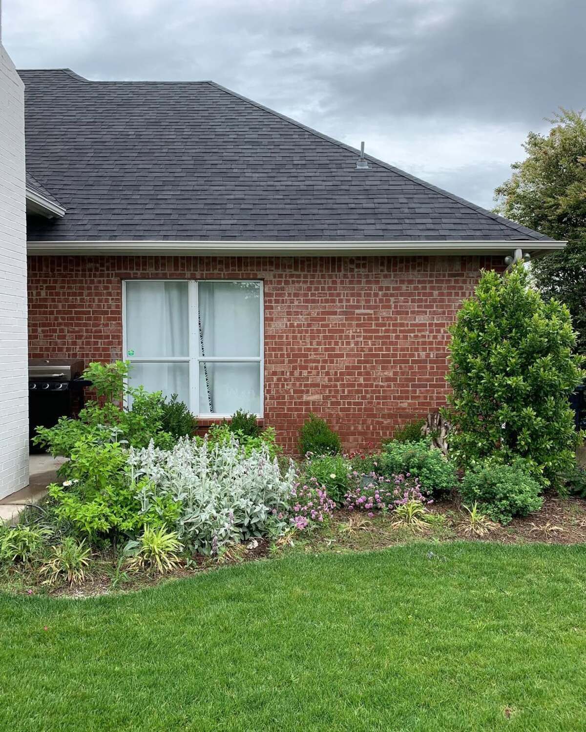 simple front yard landscaping ideas 17