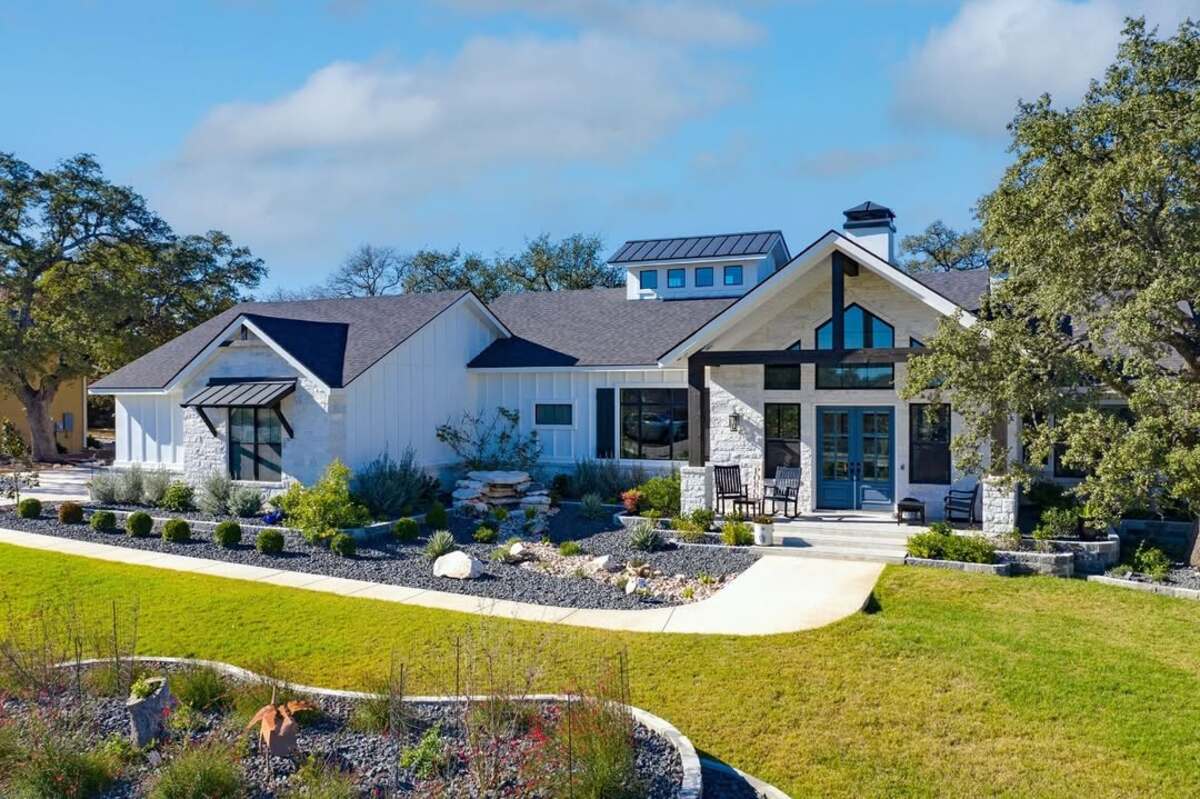 simple front yard landscaping ideas 19