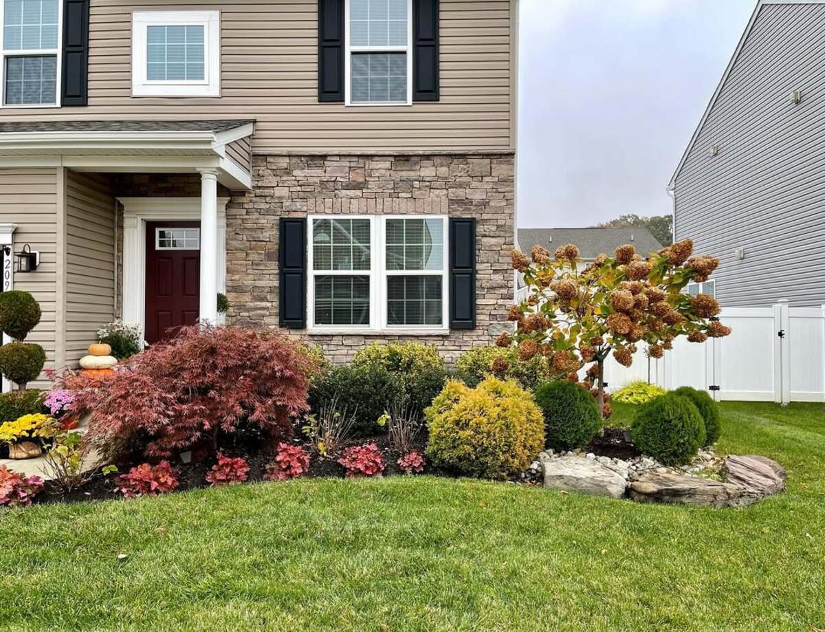 simple front yard landscaping ideas 20