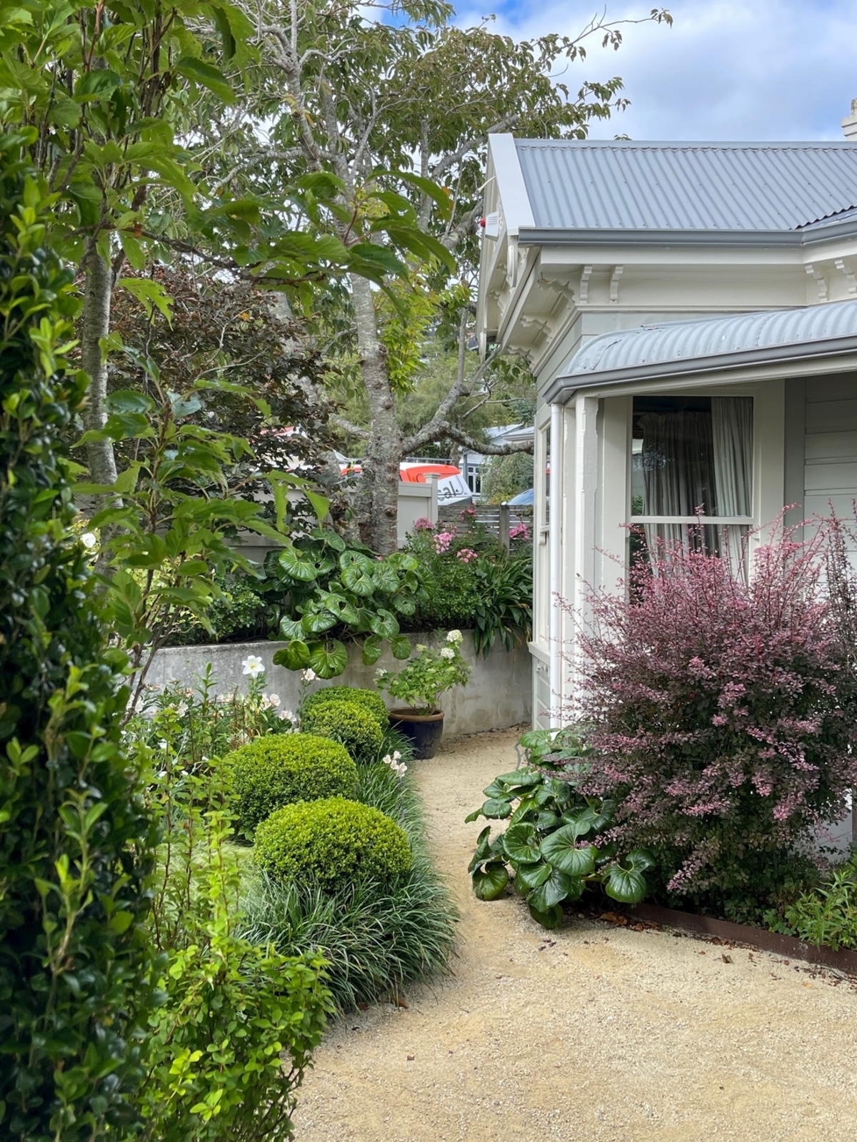 simple front yard landscaping ideas 22