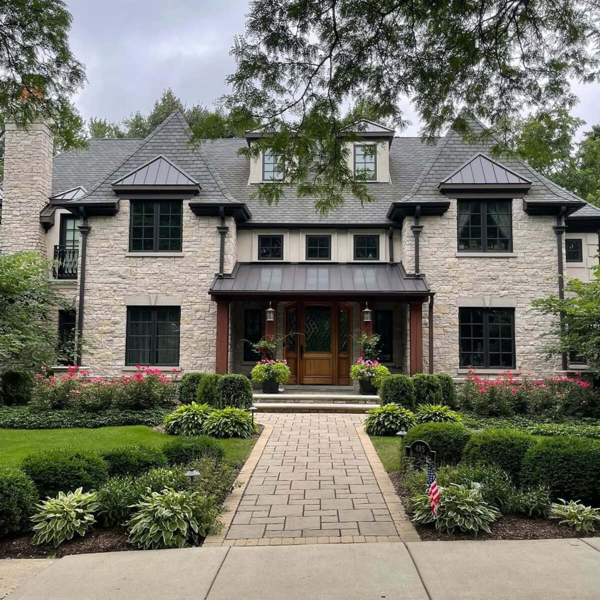 simple front yard landscaping ideas 27