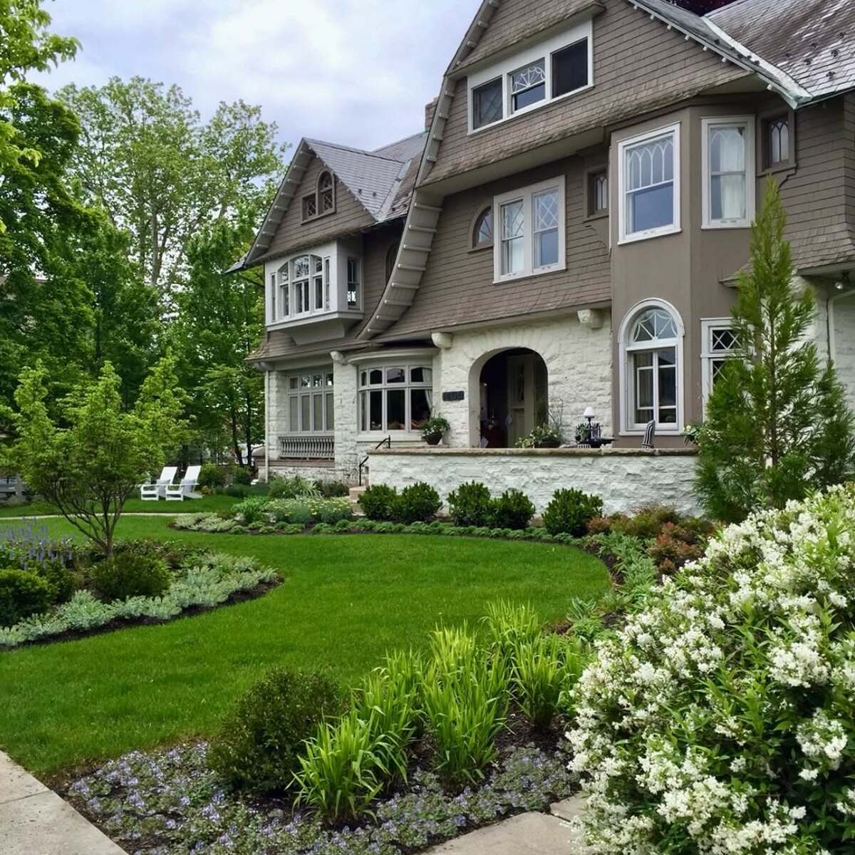 simple front yard landscaping ideas 7