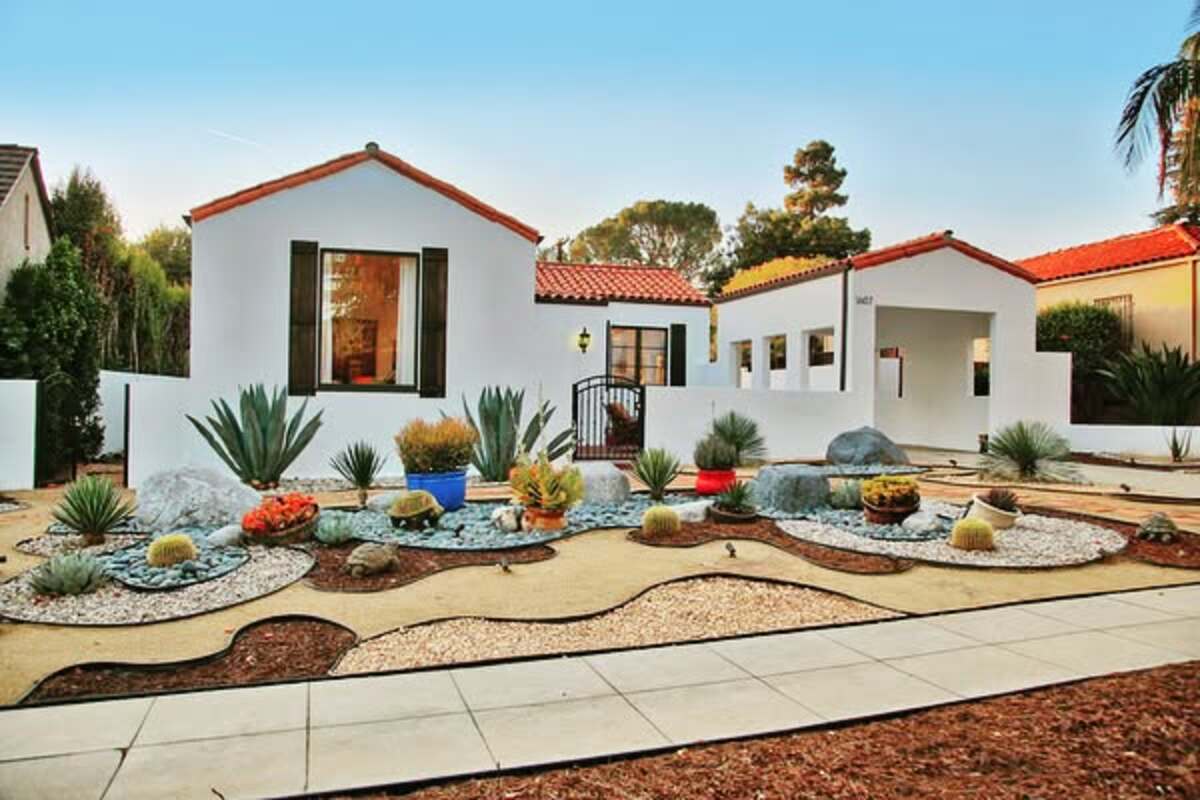 stunning desert landscaping ideas for front yard 14