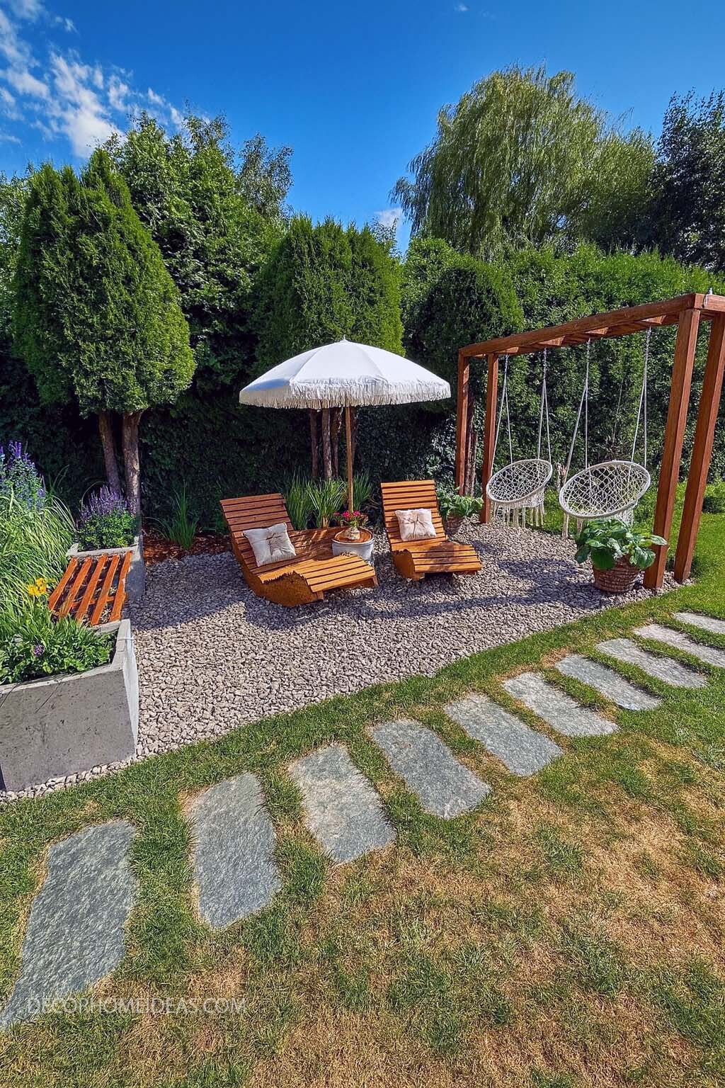 Relaxing Outdoor Lounge & Swing Garden Setup