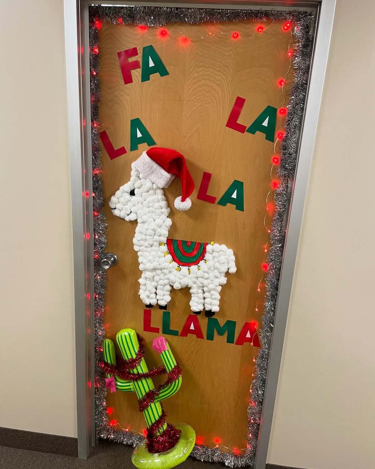 christmas door decorations for a festive welcome 12