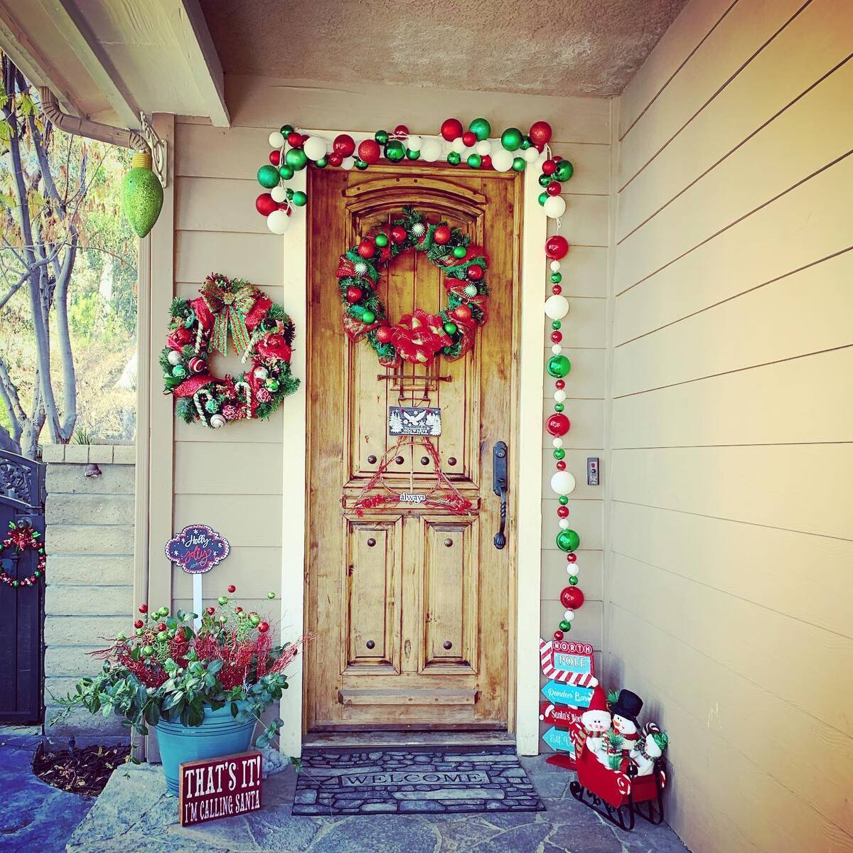 christmas door decorations for a festive welcome 15