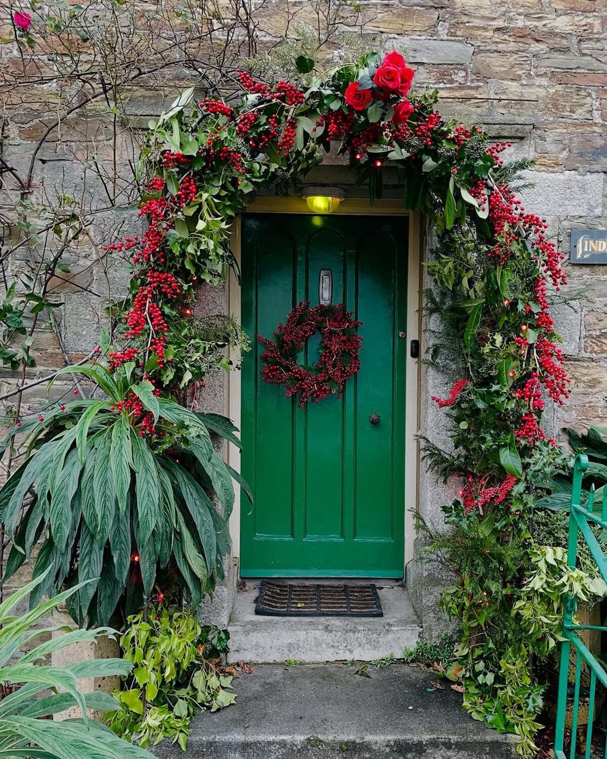 christmas door decorations for a festive welcome 17