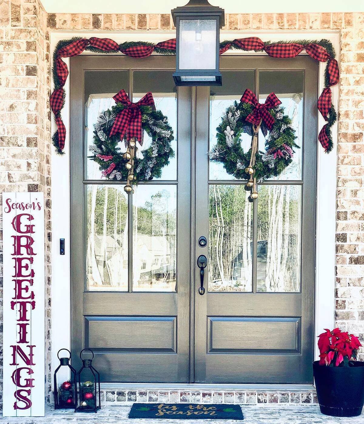 christmas door decorations for a festive welcome 18