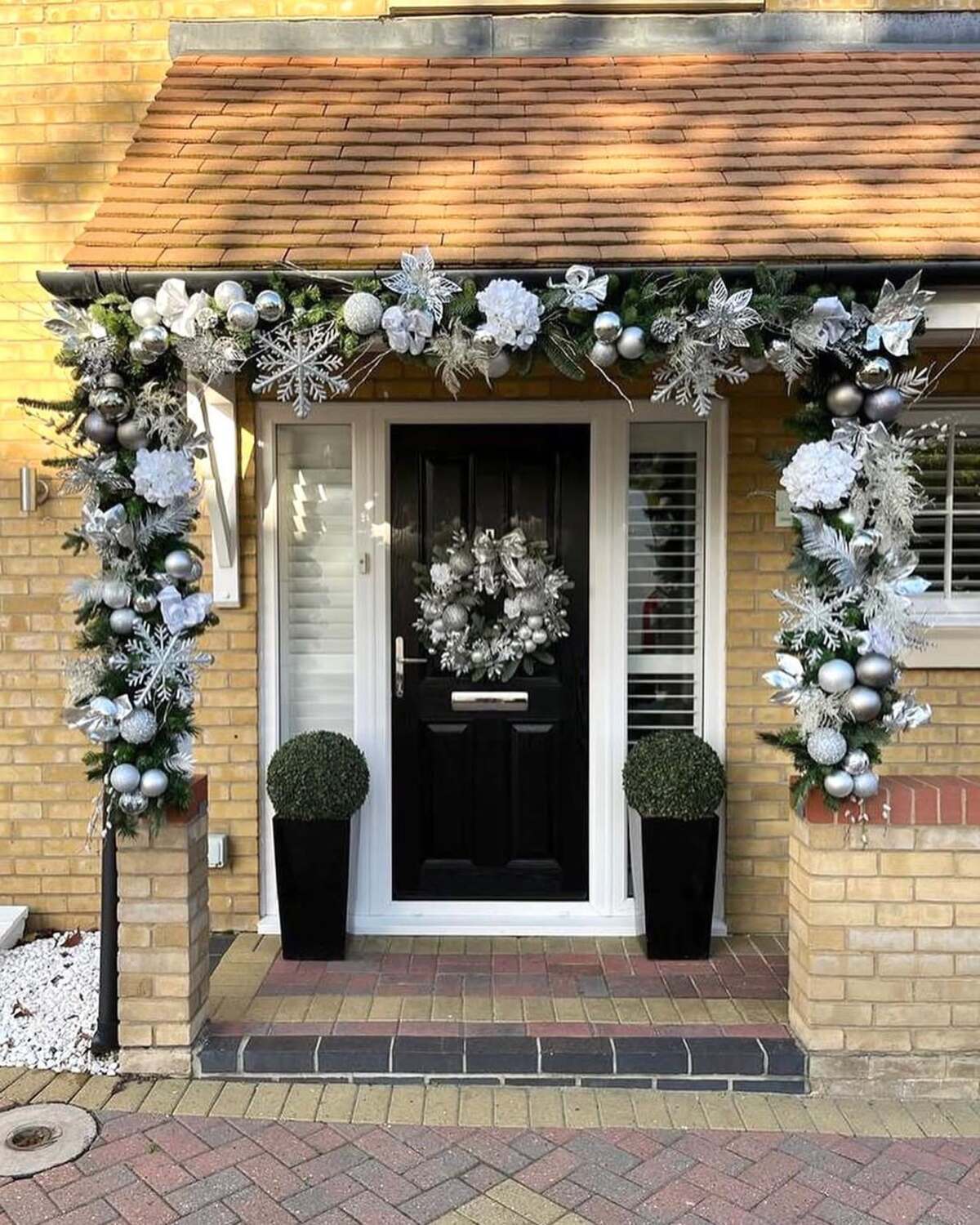 christmas door decorations for a festive welcome 3