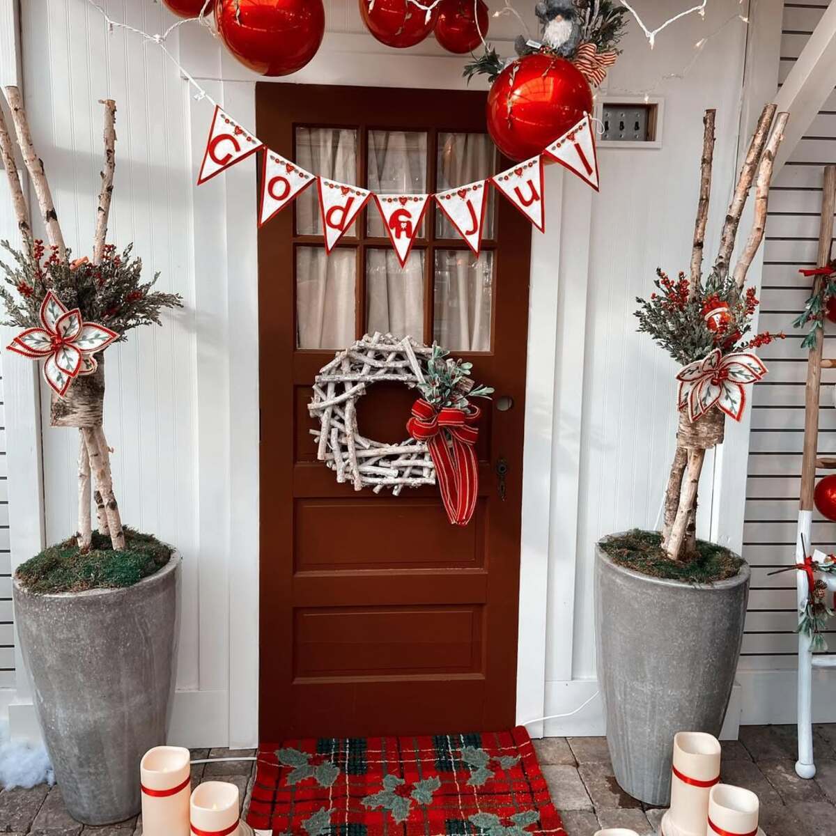 christmas door decorations for a festive welcome 9