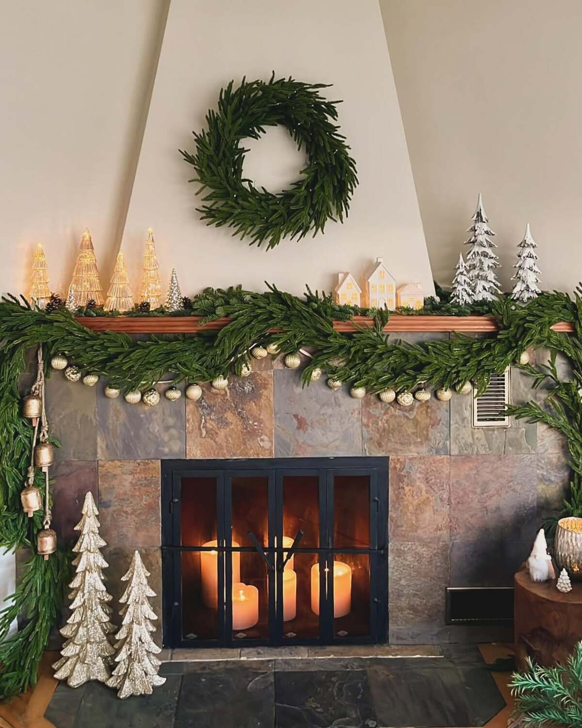 christmas mantle decor ideas 23