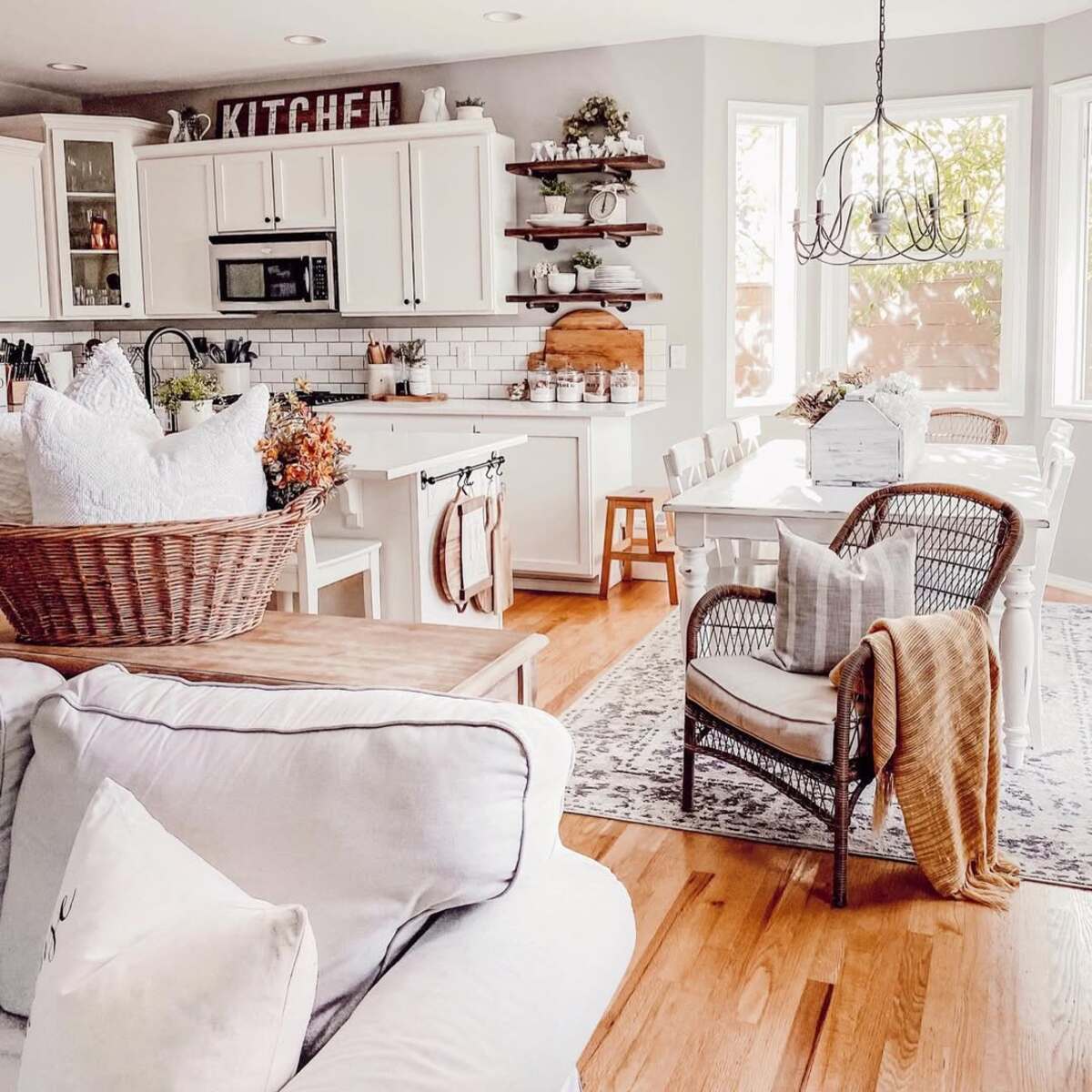 cozy fall home ideas to create the perfect autumn vibe 19
