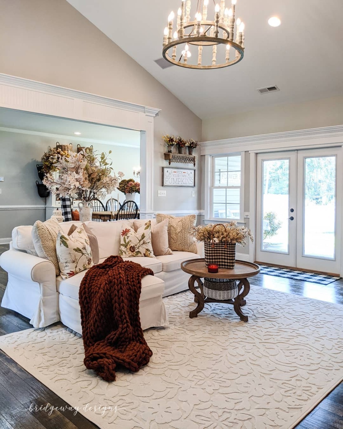 cozy fall home ideas to create the perfect autumn vibe 22