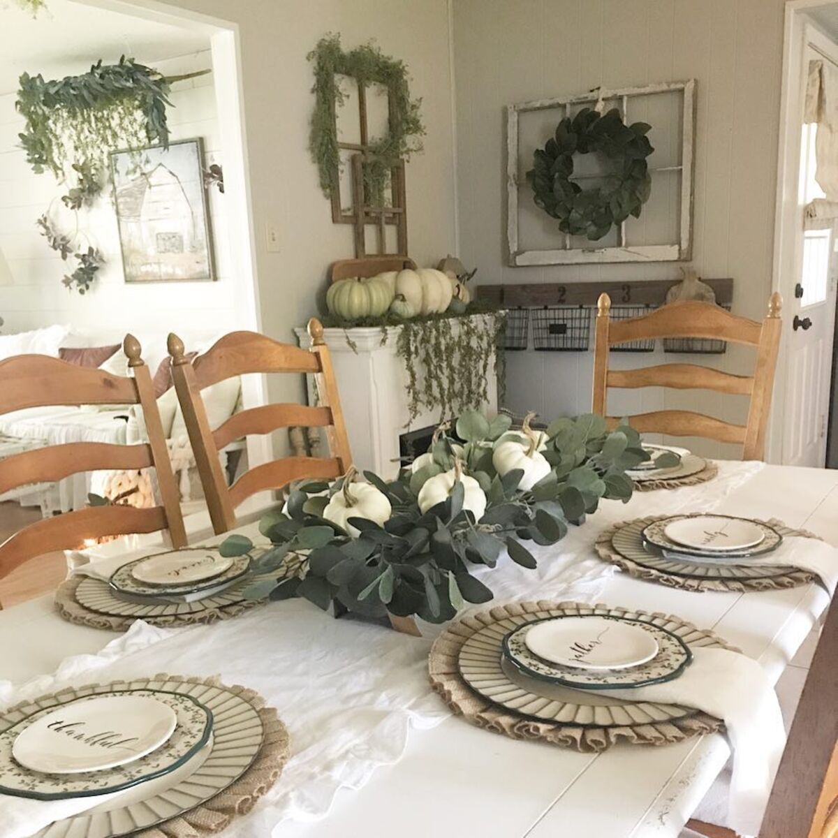 cozy farmhouse fall dining table decor 19