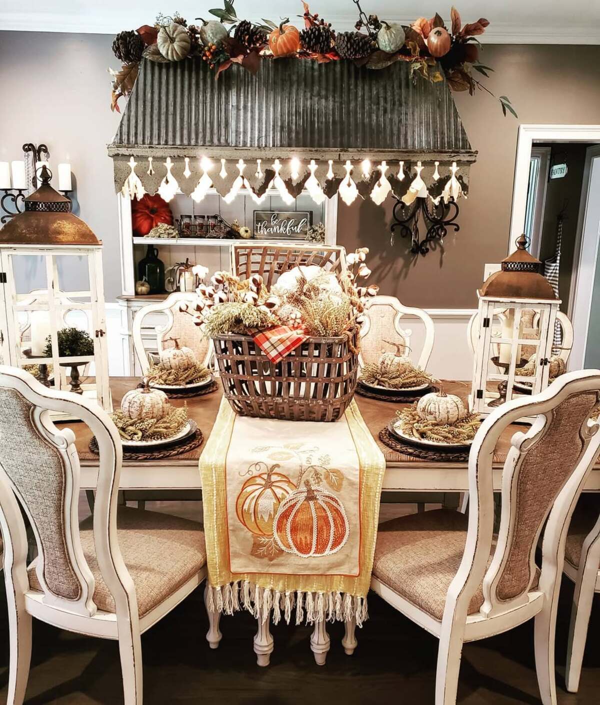 cozy farmhouse fall dining table decor 4