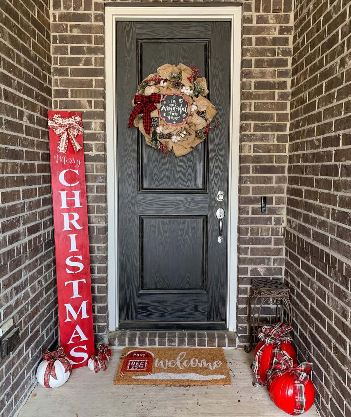 easy christmas front porch decor ideas 1
