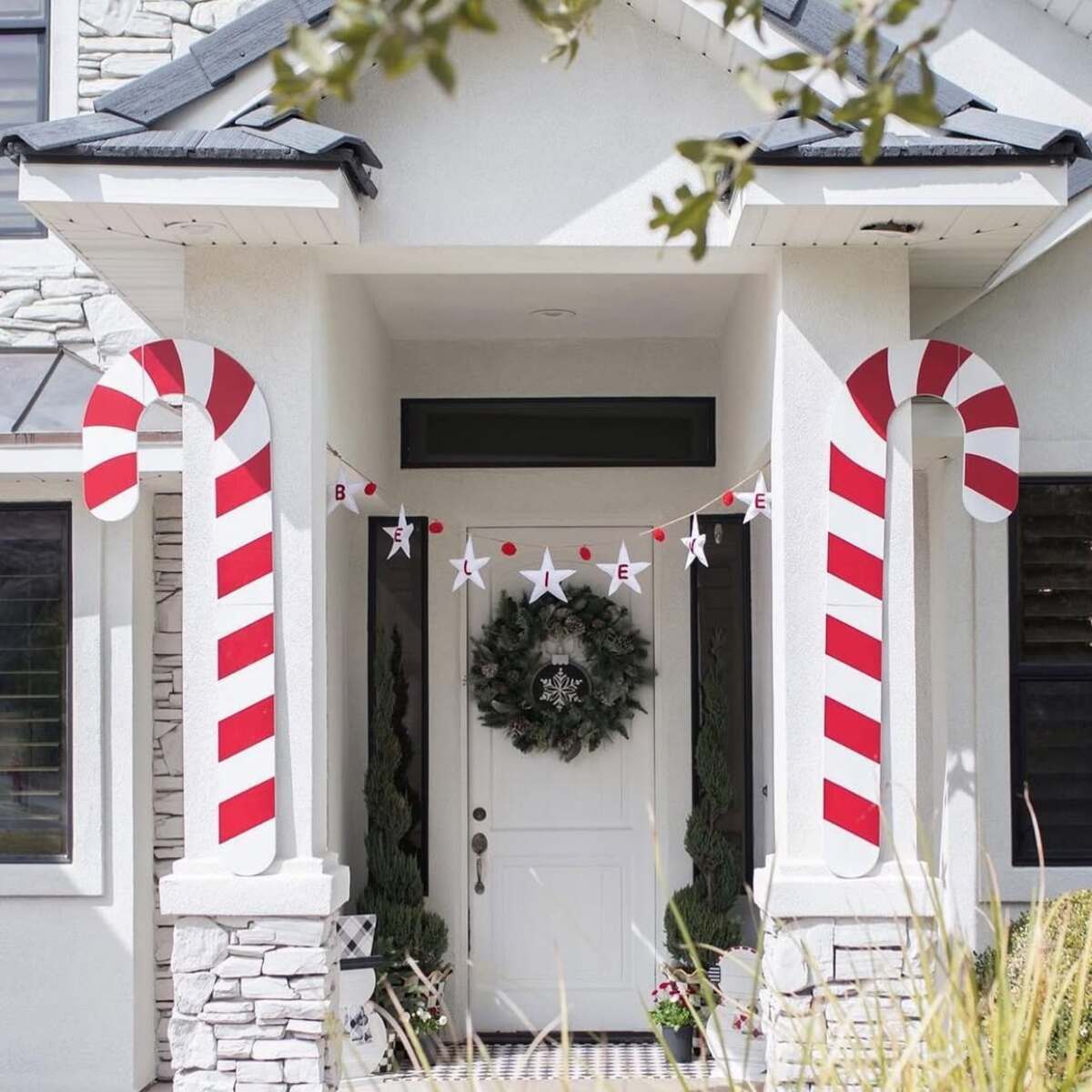 easy christmas front porch decor ideas 15