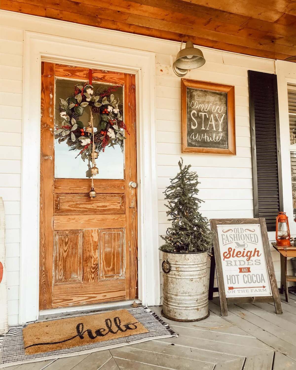 easy christmas front porch decor ideas 16