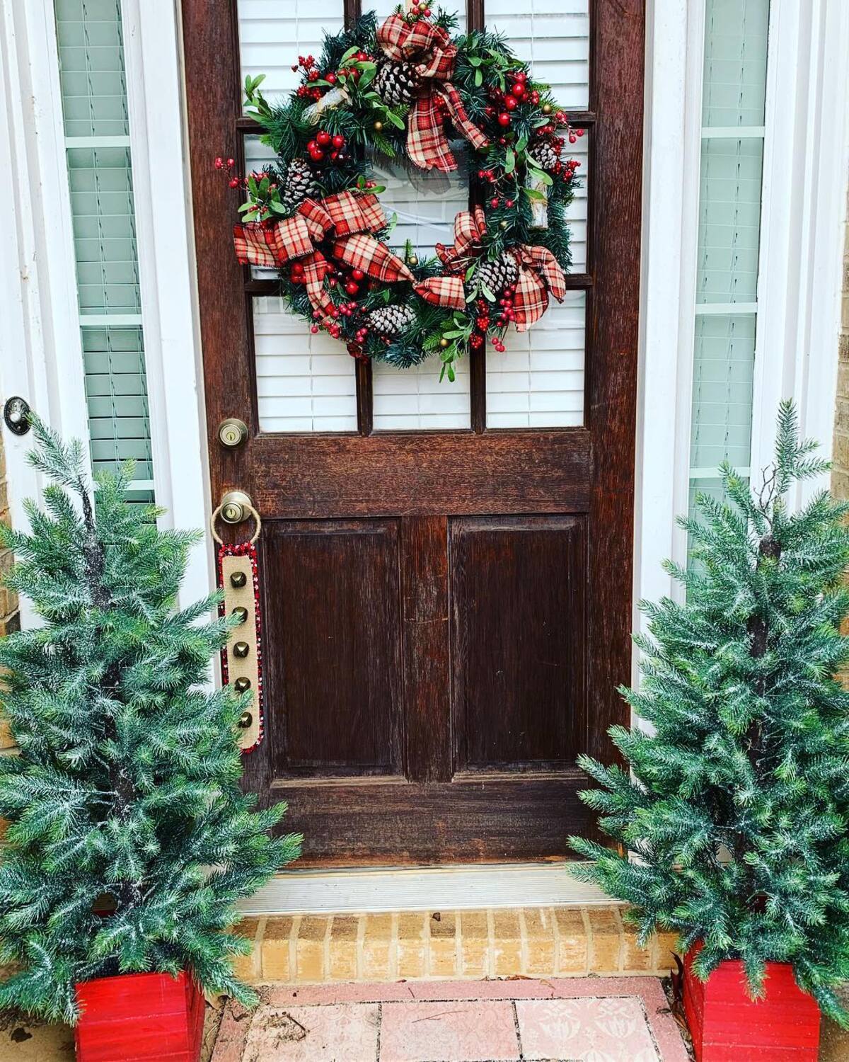 easy christmas front porch decor ideas 17
